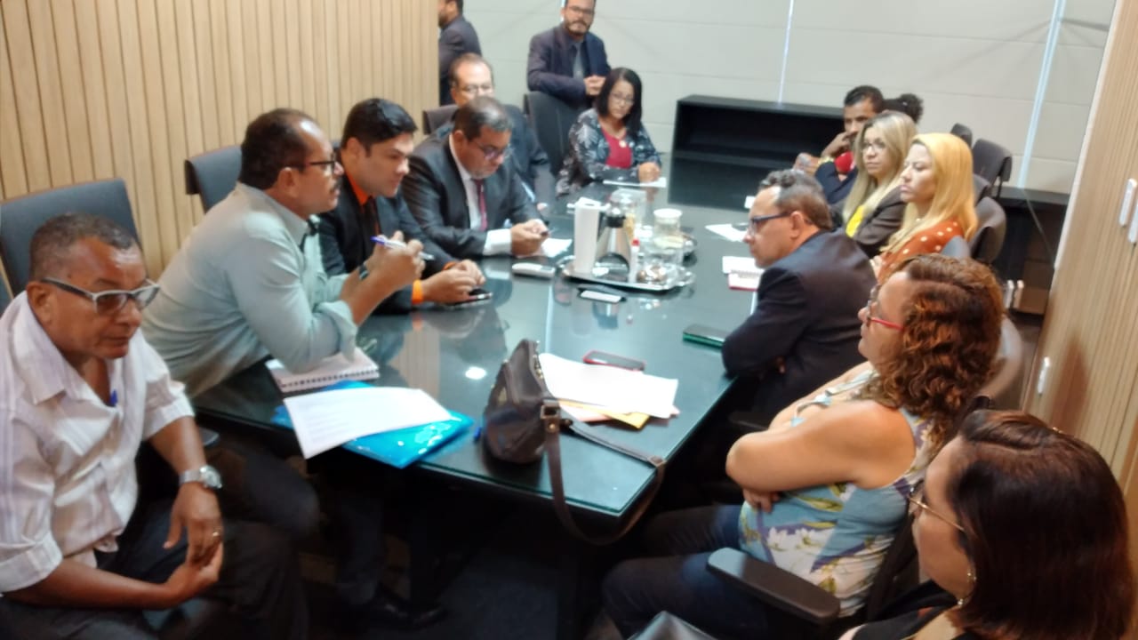 Sineal participa de reunião com vereadores para discutir reajuste salarial em Rio Largo